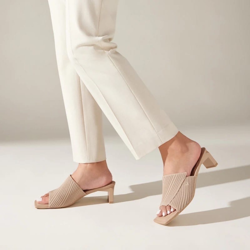 Vivaia Jade Almond Ribbed Knit Square Toe Block Heel‎ Mule Sandals Size 8 EU 39